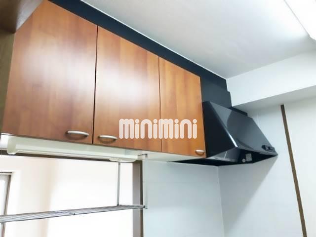 その他　キッチンの上の収納です。