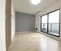 居室・リビング　最上階・南東角の広々ベランダのあるお部屋です。