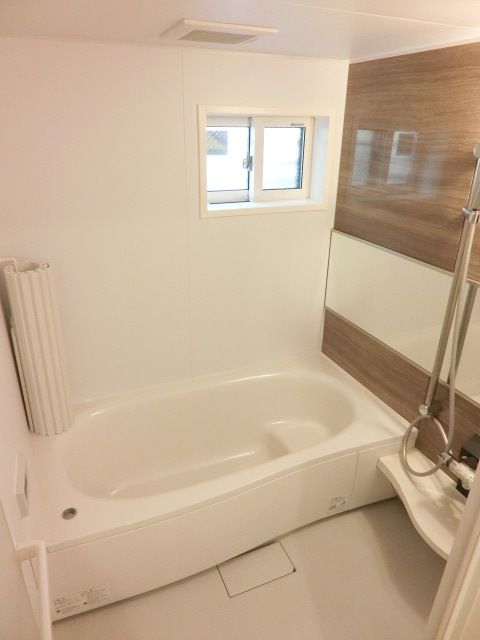 バス・シャワールーム　キレイなバスルーム！足を伸ばせる１坪バスは魅力ですね！！