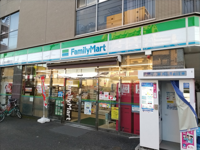 コンビニ　ファミリーマート　戸田駅西口店（コンビニ）まで140m