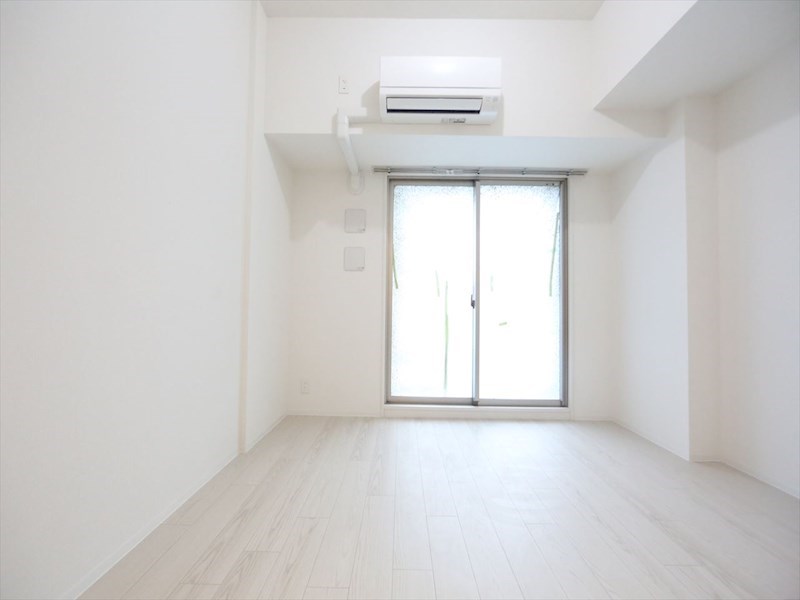 バルコニー　洋室7.3帖　エアコン完備　バルコニー