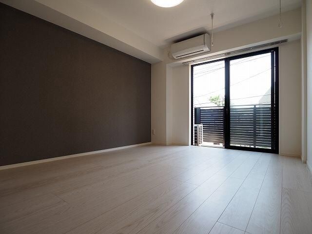 居室・リビング　こちらのリビングで趣味の時間をお楽しみください