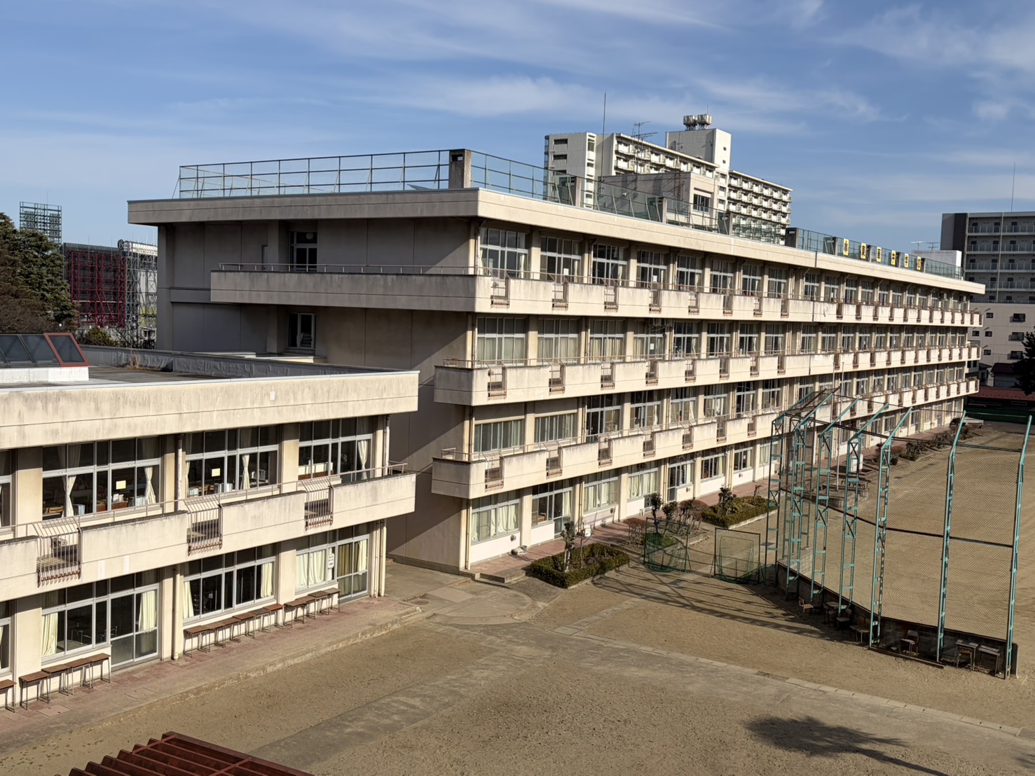 中学校　仙台市立東華中学校（中学校）まで116m