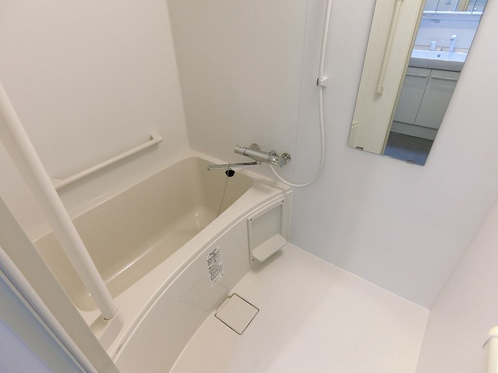 バス・シャワールーム　追焚き付バスルームです。