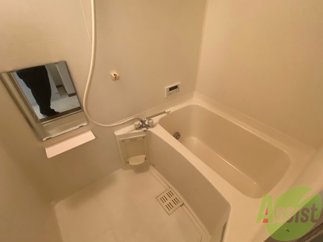 バス・シャワールーム　浴室です。バスタブが広くてゆったりできます。