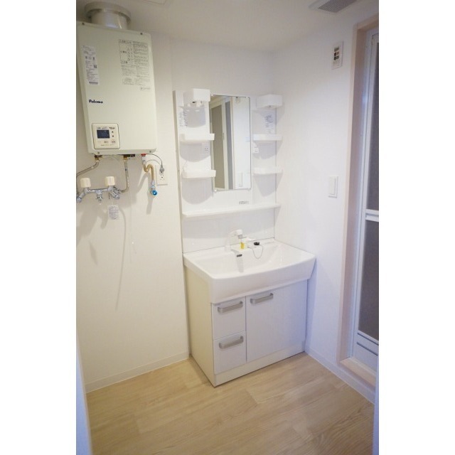 洗面設備　シャワードレッサー付きです！