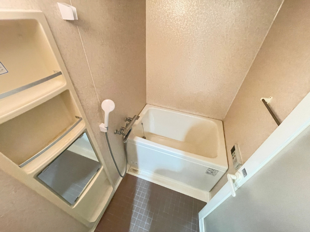 バス・シャワールーム　１日の疲れを洗い流す癒しの空間です