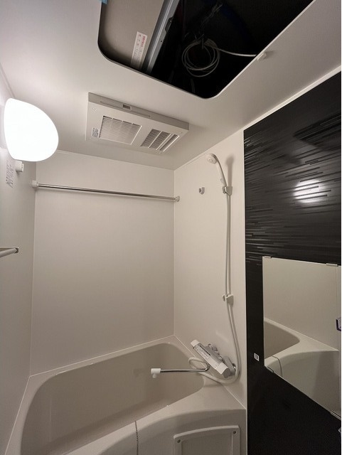 バス・シャワールーム　雨の日でも安心の浴室乾燥機付きです♪