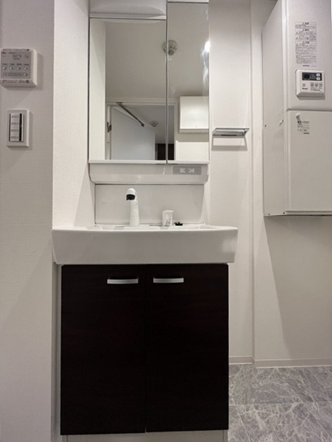 洗面設備　身支度に欠かせない独立洗面台♪