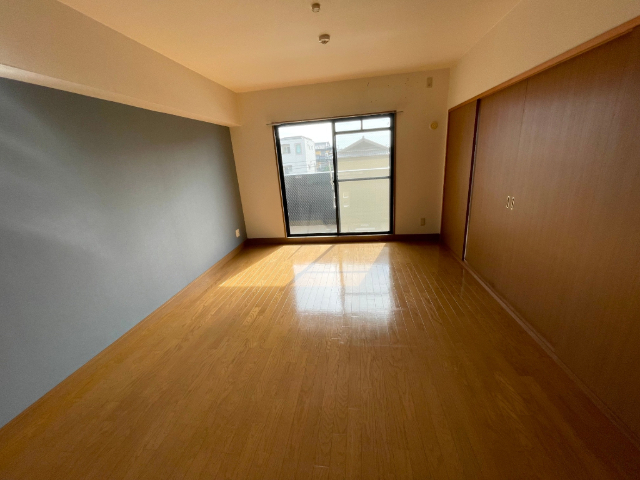 居室・リビング　※室内写真は反転タイプの別室サンプル。