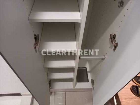 玄関　別号室写真のため室内フローリング等配色が異なります