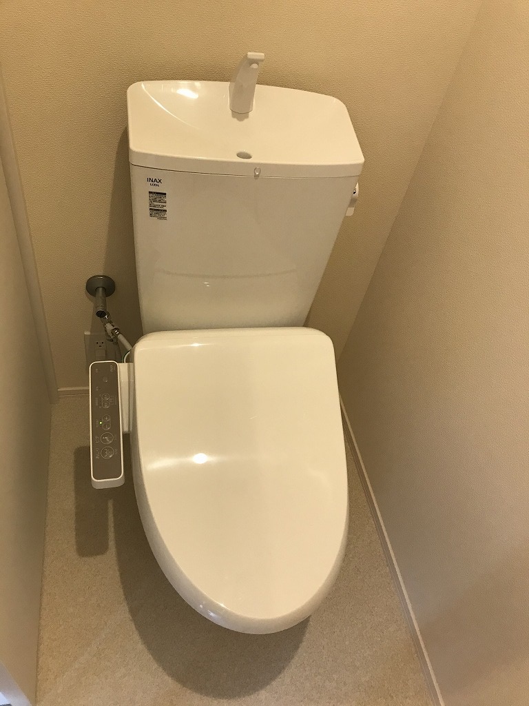 トイレ　ＷＡ付で床下収納も有