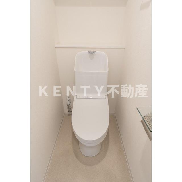 トイレ　落ち着いた色調のトイレです