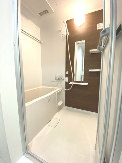 バス・シャワールーム　※別部屋の写真です