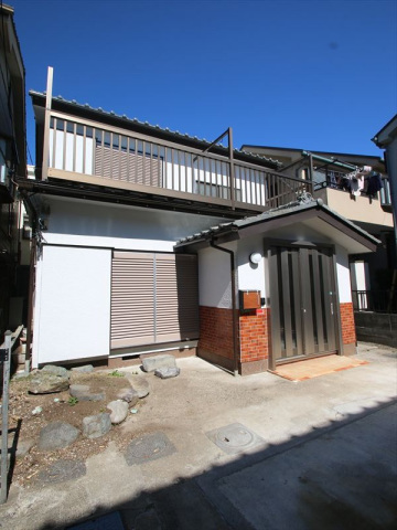 建物外観　バス停徒歩圏内　大規模リフォーム済み