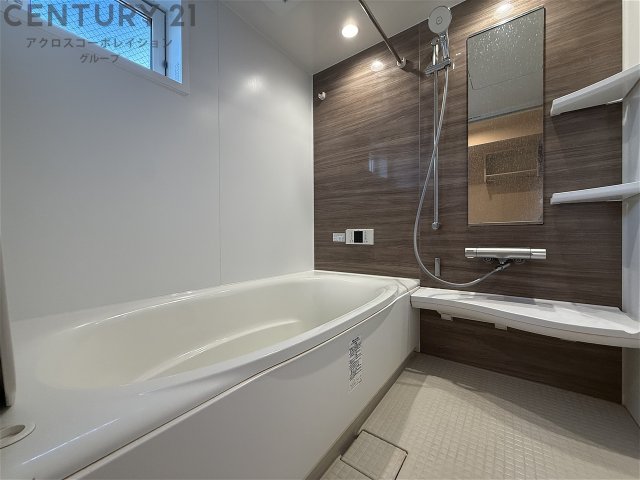 バス・シャワールーム　浴室乾燥機、追い焚き機能付きで便利です♪