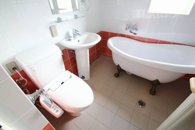 トイレ　写真は１００２号室のです。