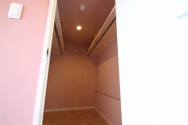 収納　写真は１００２号室のです。