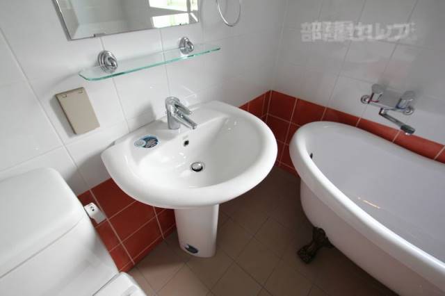 洗面設備　写真は１００２号室のです。