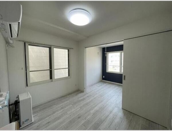 居室・リビング　明るいリビングで気持ちも明るくなりますね♪