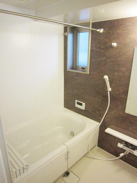 バス・シャワールーム　追い炊き機能＆小窓あり♪