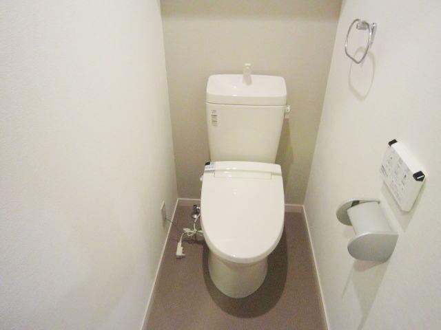 トイレ　温水洗浄便座