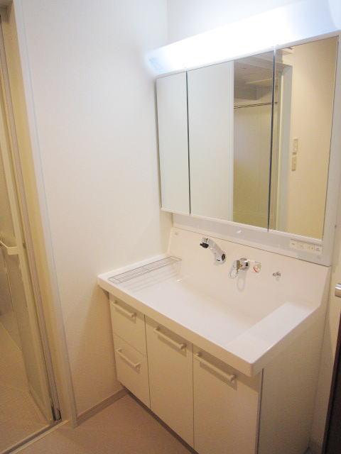 洗面設備　ワンサイズ上のシャンプードレッサー