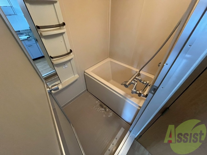 バス・シャワールーム　ユニットバスです。疲れを癒すのに欠かせませんね！