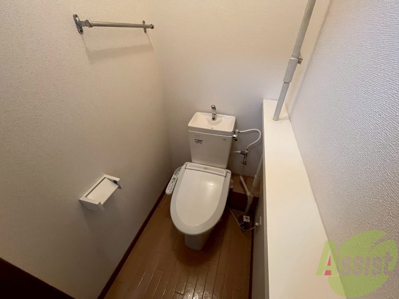 トイレ　こちらはトイレです。清潔感があり、安心して使用できます。