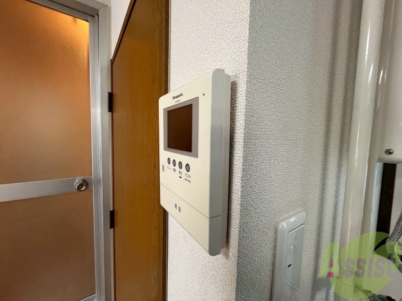 セキュリティ　モニター付きインターホンです。来客時も安心ですね。