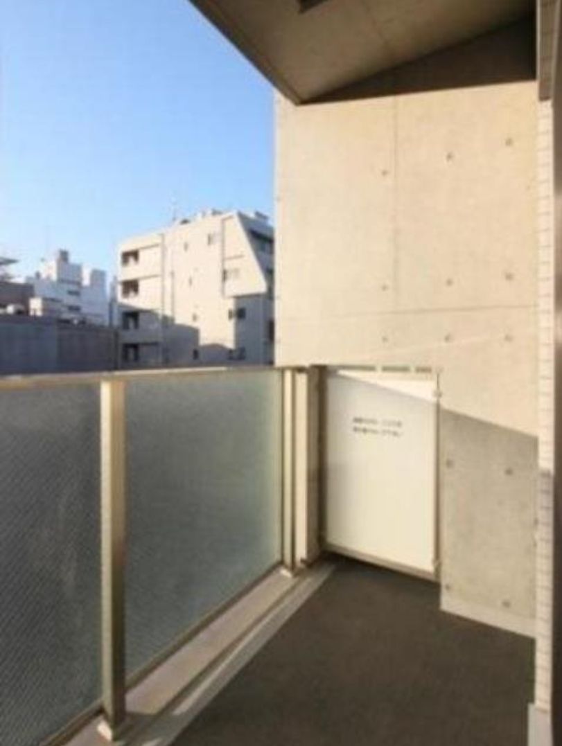 バルコニー　お洗濯にも便利なバルコニー付き