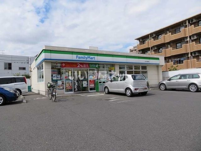 コンビニ　ファミリーマート（コンビニ）まで936m
