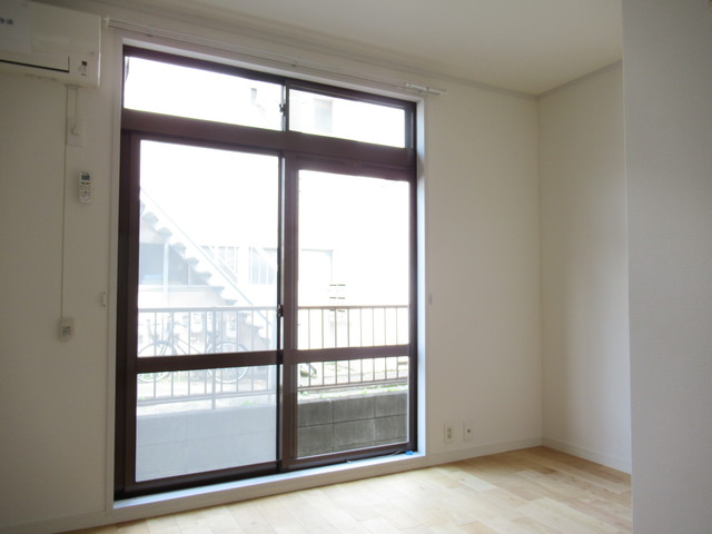 居室・リビング　※別部屋同間取り写真・内装異なります