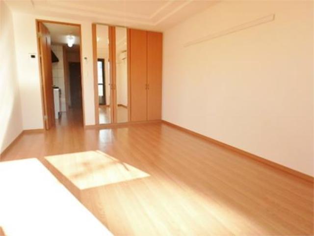 居室・リビング　クローゼットに姿見もございます