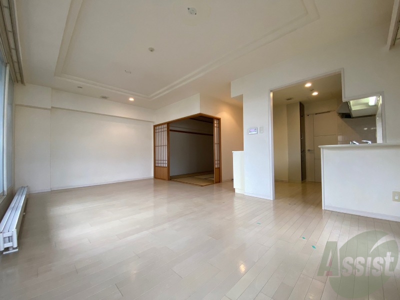 居室・リビング　広くてキレイなお部屋が広がっていて、充実した生活が送れそう。