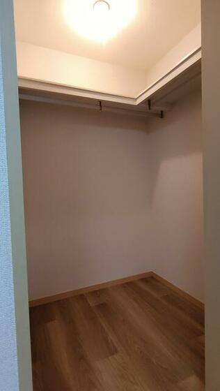 収納　収納たっぷりウォークインクローゼット