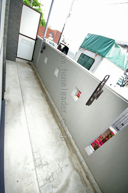 バルコニー　南側バルコニー★駐車場目前につき広く明るい！