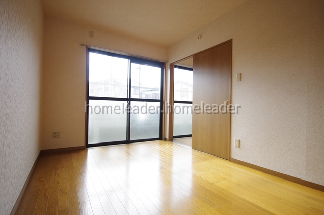 その他部屋・スペース　南側洋室日当たり良好★大容量収納！床下収納有