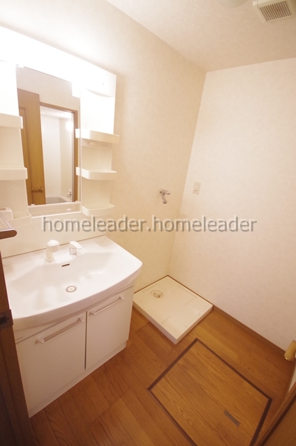 洗面設備　シャワー付洗面台！★床下収納有