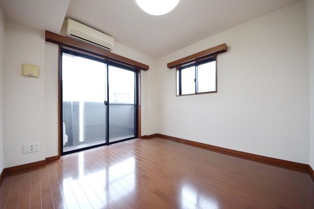 居室・リビング　★角部屋２面採光★