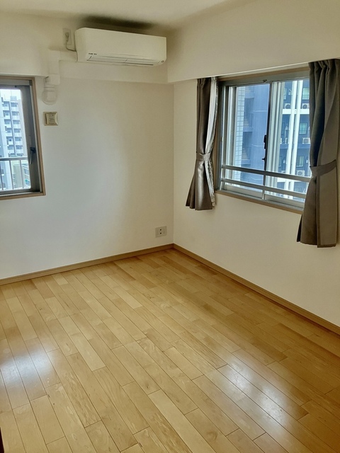 その他部屋・スペース　洋室６畳　　＊カーテンは設備に含まず　＊前回募集時の写真です