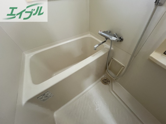 バス・シャワールーム　同じ物件の類似部屋の写真です。現況を優先とします。