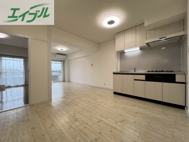 居室・リビング　同じ物件の類似部屋の写真です。現況を優先とします。