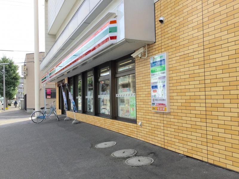 コンビニ　セブンイレブン札幌本郷店（コンビニ）まで500m
