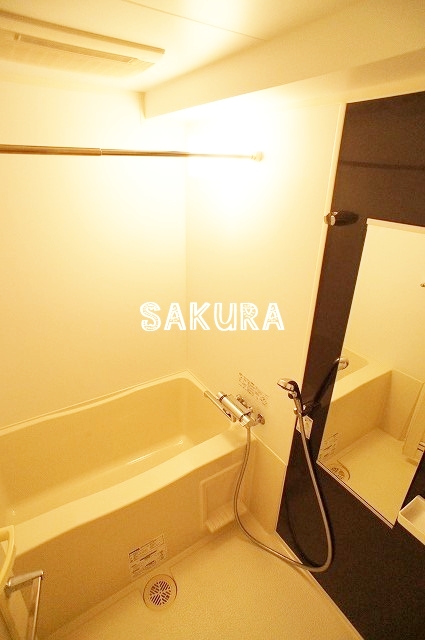 バス・シャワールーム　浴室乾燥機付き♪