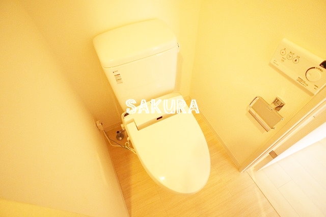 トイレ　嬉しい温水洗浄便座付き♪