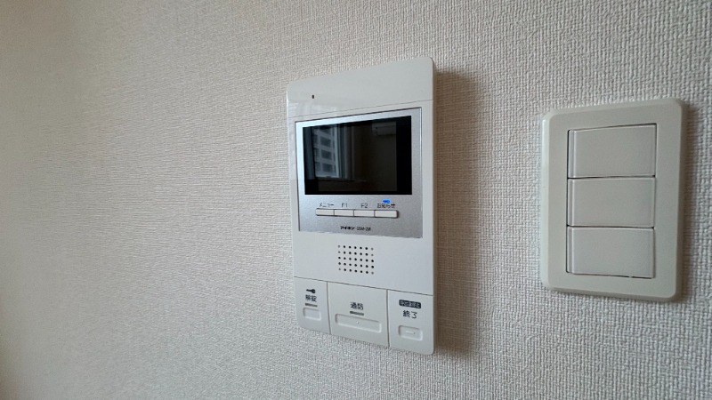セキュリティ　モニター付きインターホン