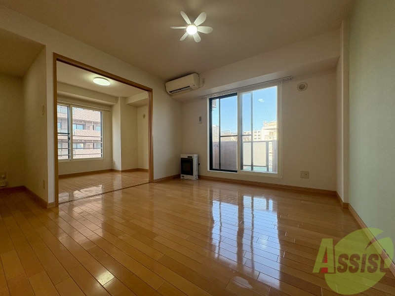 居室・リビング　広くてキレイなお部屋が広がっていて、充実した生活が送れそう。