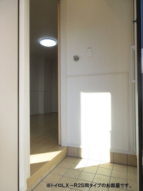 玄関　同施工会社同仕様写真