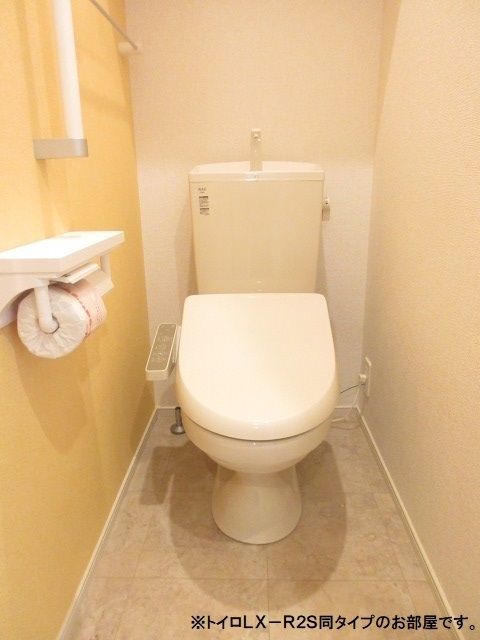 トイレ　同施工会社同仕様写真